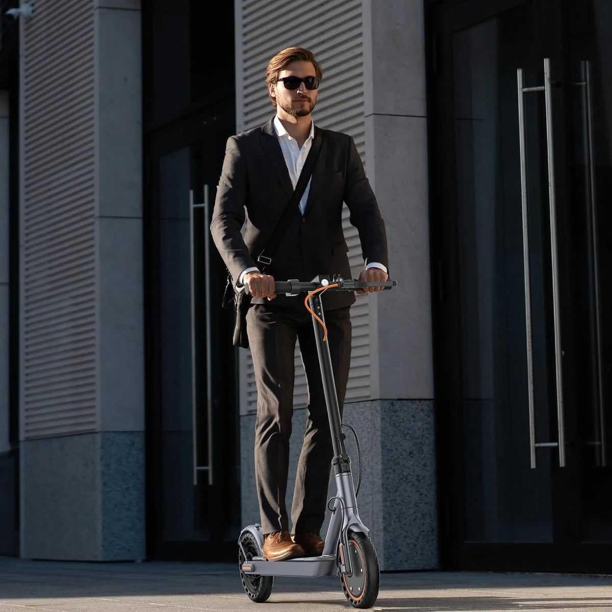 Trottinette électrique, moteur puissant de 350 W/500 W, pneus pleins de 8,5/10 pouces, vitesse de 19/22 mph, autonomie de 28/21/12 miles, double freinage - Enhanced