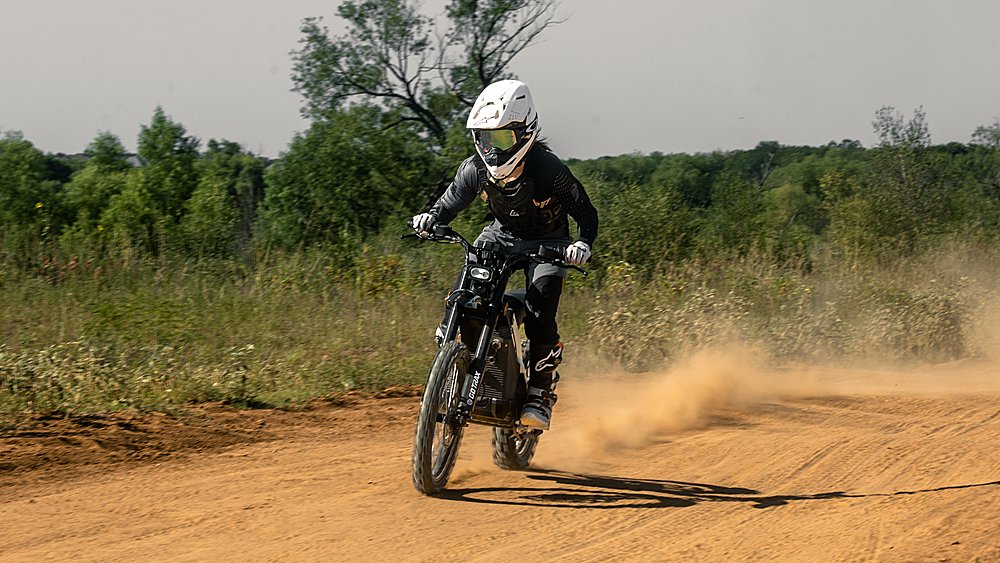 GoTrax - Moto tout-terrain électrique Everest avec une autonomie maximale de 80 km et une vitesse maximale de 85 km/h - Enhanced