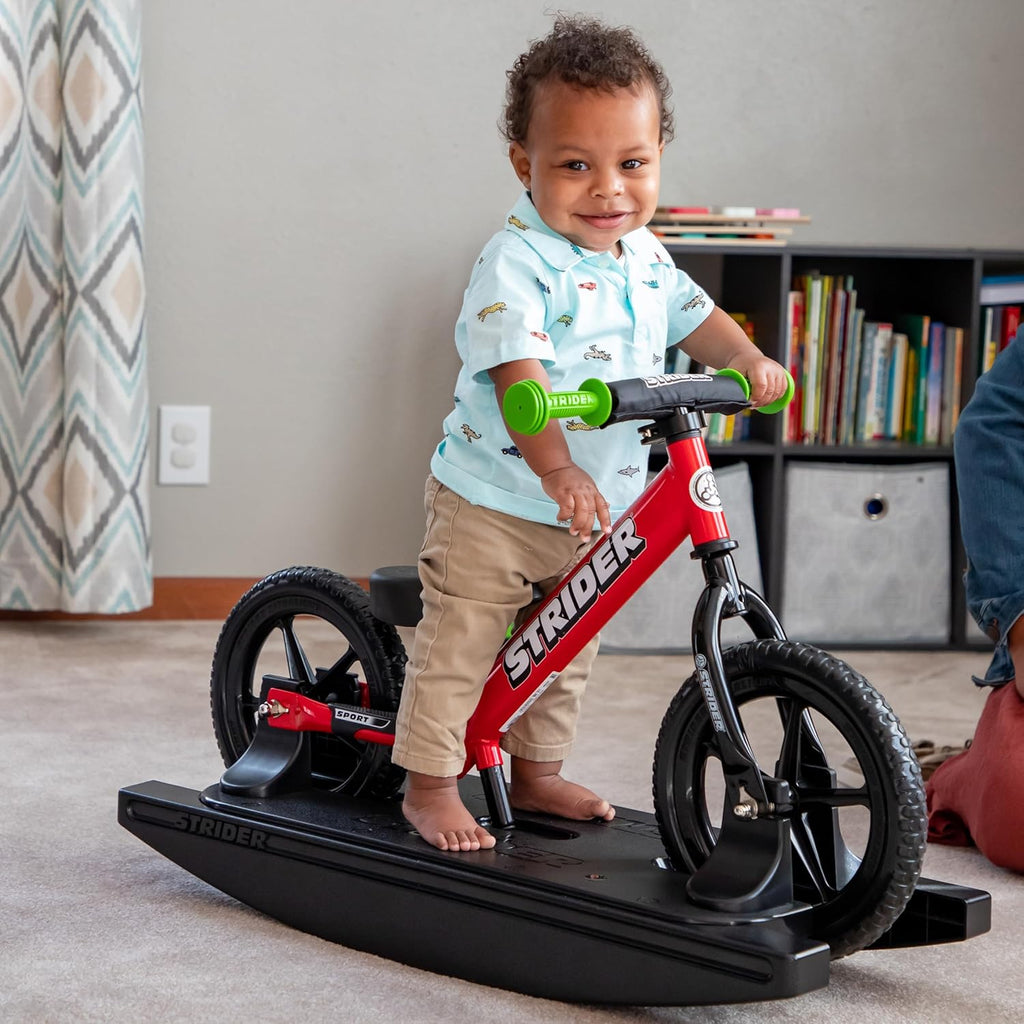 Draisienne Strider 12" + Base à bascule - Aide bébé à apprendre à faire du vélo d'équilibre - Pour les enfants de 6 mois à 4 ans - Montage et réglages faciles - Enhanced
