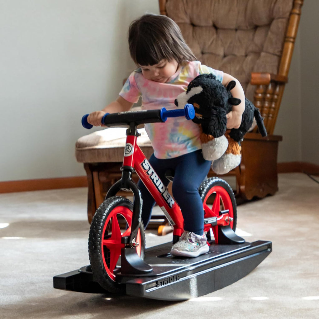 Draisienne Strider 12" + Base à bascule - Aide bébé à apprendre à faire du vélo d'équilibre - Pour les enfants de 6 mois à 4 ans - Montage et réglages faciles - Enhanced
