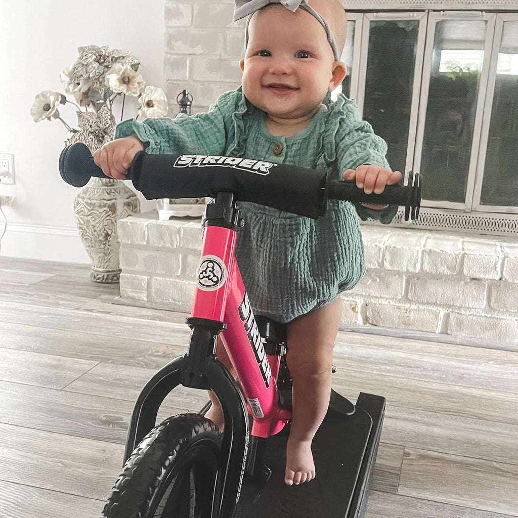 Draisienne Strider 12" + Base à bascule - Aide bébé à apprendre à faire du vélo d'équilibre - Pour les enfants de 6 mois à 4 ans - Montage et réglages faciles - Enhanced